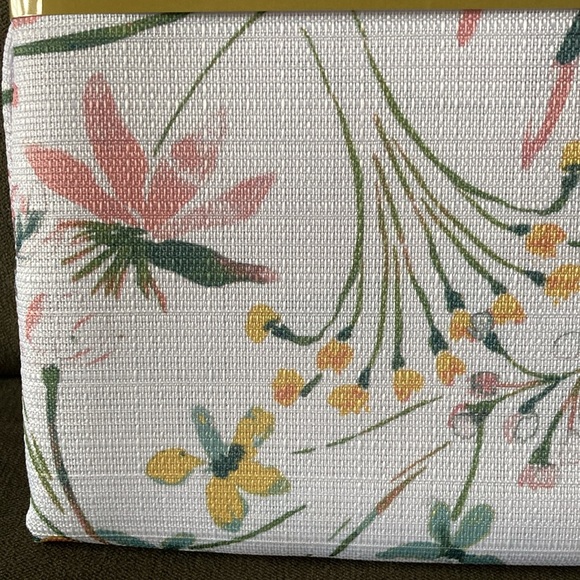 Mint and Ivy Spill Resistant Floral Tablecloth 52" x 70" - New - Picture 3 of 3